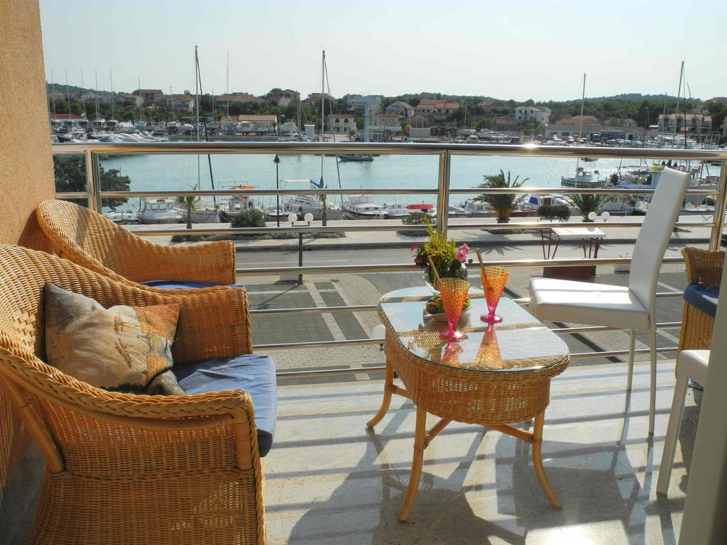 Apartments Antonela イェゼラ エクステリア 写真